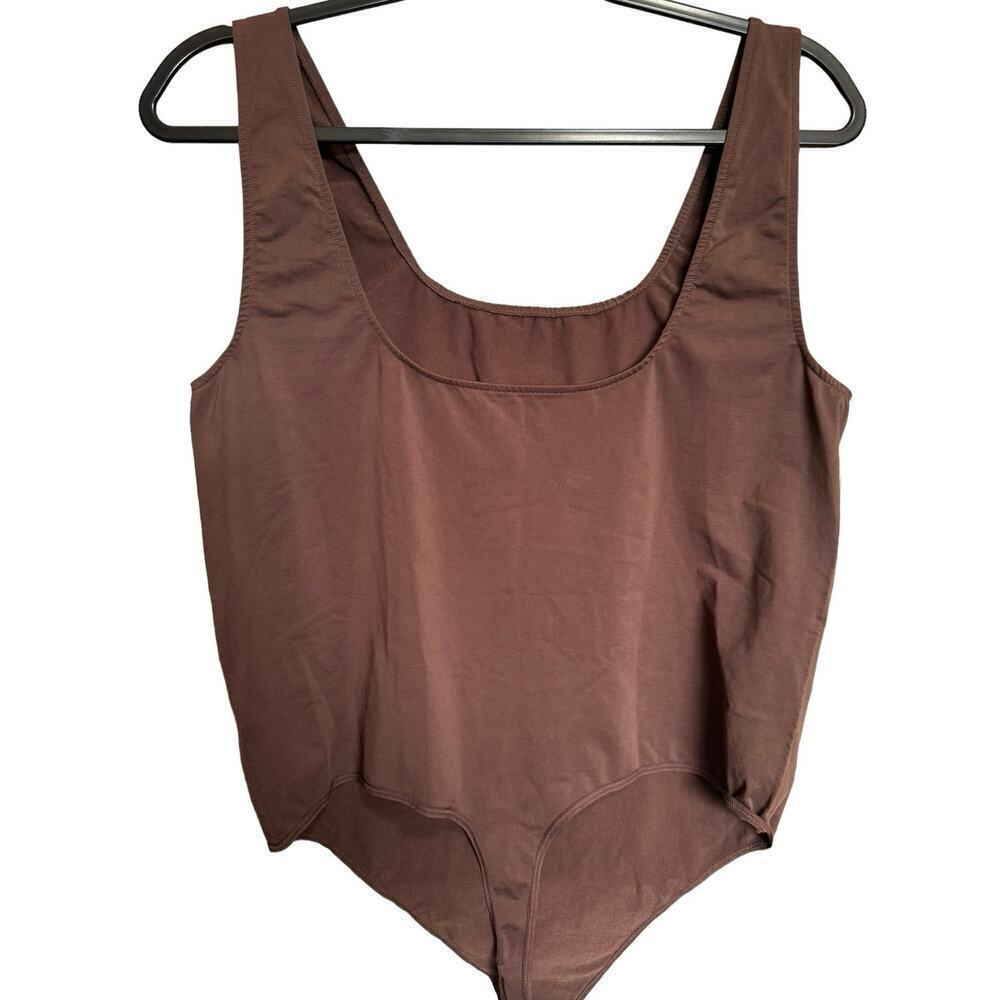 Skims Seamless Thong Bodysuit Soft Smoothing Scoop Neck Open Back Brown Size 4X - Picture 6 of 9